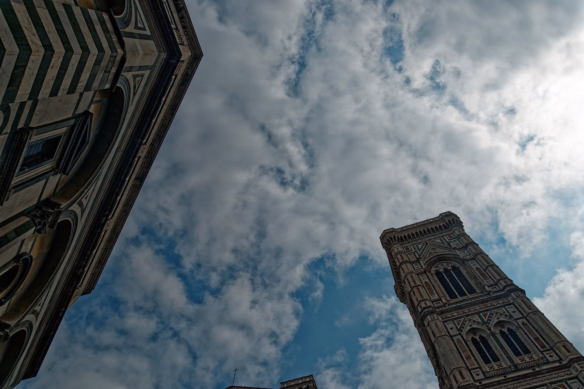 Il Battistero di San Giovanni e il campanile visti dalla piazza